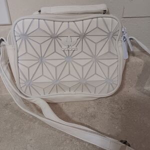 Adidas Mini Messenger Bag 3D Mesh Design Trefoil Logo Geometric Airliner 2016